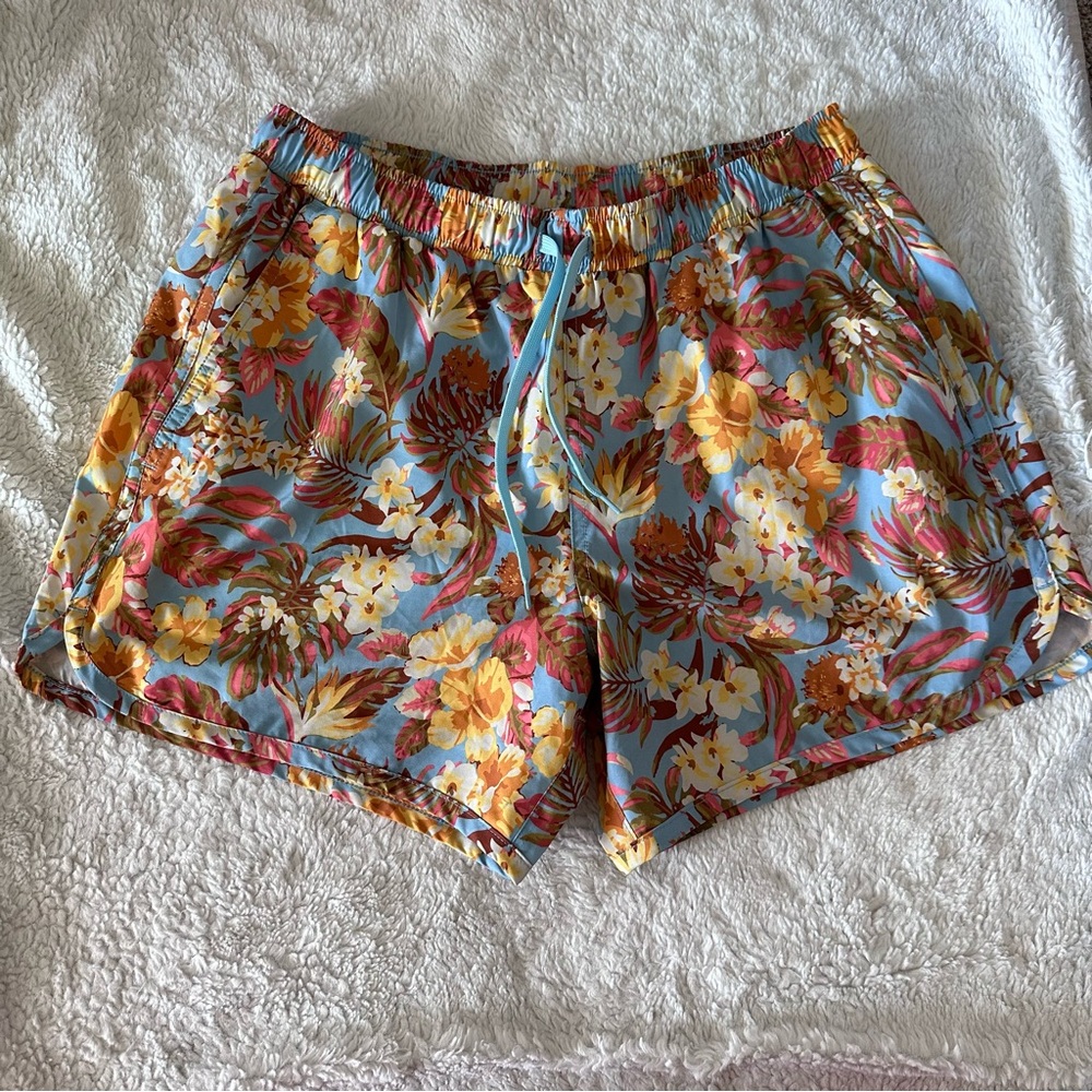 Men's size large Sweet Hibiscus Retro Swim Shorts